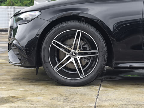 2026�� �Ŀ� E 260 �˶���