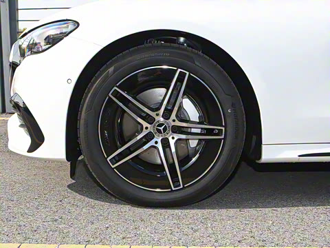 2026�� E 300 ʱ�����˶���