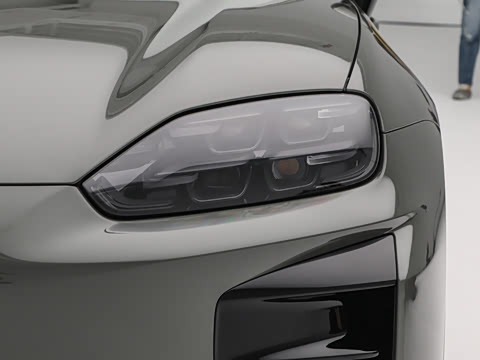 2026�� Cayenne Coup�� Turbo Electric
