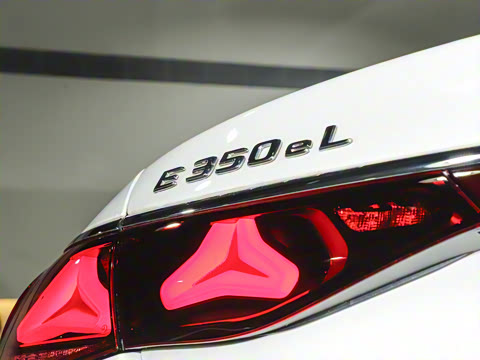 2024�� E 350 e L ���ʽ��϶����γ�