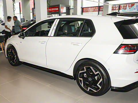 2025�� �Ŀ�� 300TSI R-Line