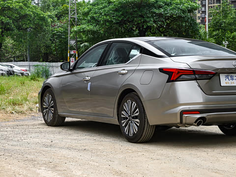 2025�� 2.0L XL-TLS ������