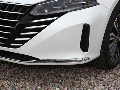 2025�� 2.0L XL-TLS ������