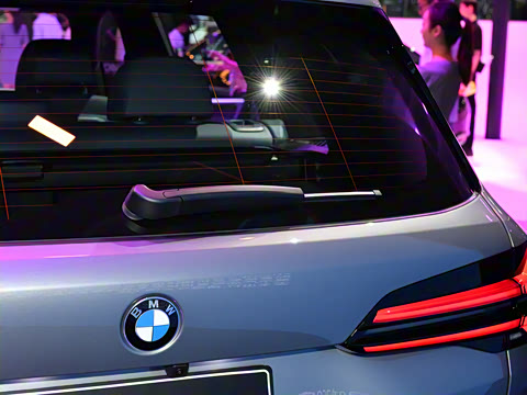 2025�� xDrive 40Li ������M�˶���ҹ��װ