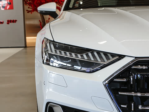 2025�� 45 TFSI quattro ������