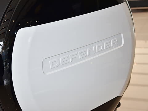 2026�� 110 3.0T P400 X-Dynamic HSE