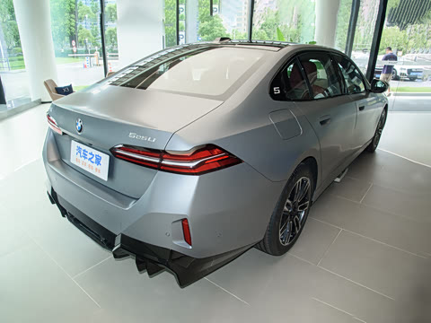 2025�� 525Li M�˶���װ