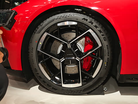 2025�� 750 ���� Max