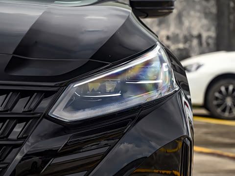 2025�� 2.0L SV �ڽ��