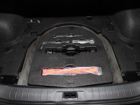 2025�� 2.0L SV �ڽ��