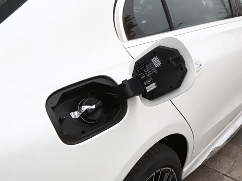 2026�� C 260 L �˶��ر��