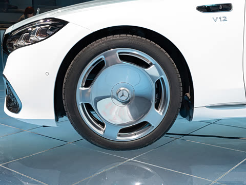 2027�� S 680 4MATIC