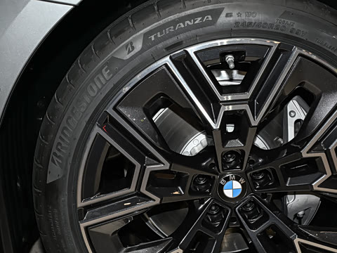 2026�� �Ŀ� xDrive 50L M�˶���װ