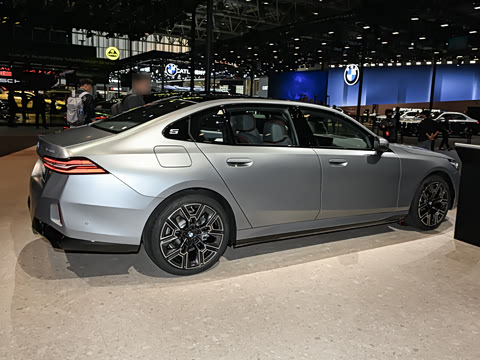 2026�� �Ŀ� xDrive 50L M�˶���װ