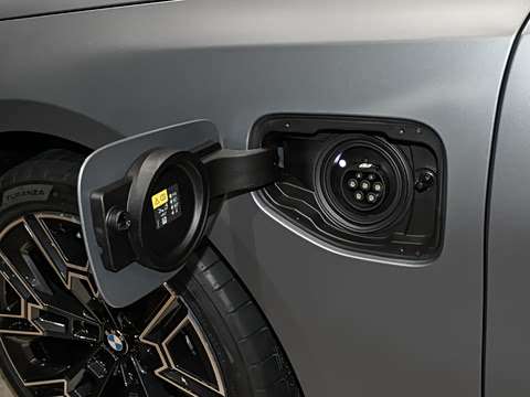 2026�� �Ŀ� xDrive 50L M�˶���װ