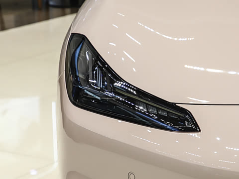 2025�� �Ŀ� 710 Max��