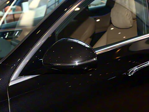 2026�� E 300 L ʱ���˶���