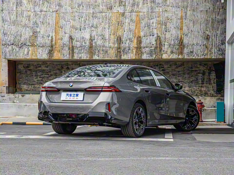 2026�� 530Li ������ M�˶���װ