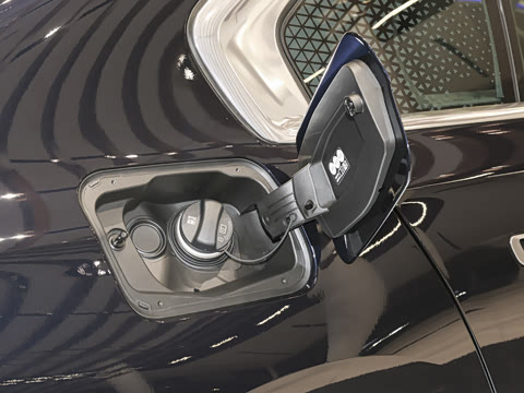 2026�� 735Li M�˶���װ