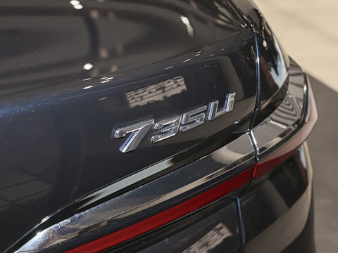 2026�� 735Li M�˶���װ