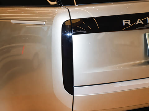 2026�� 3.0 L6 400PS AB�����