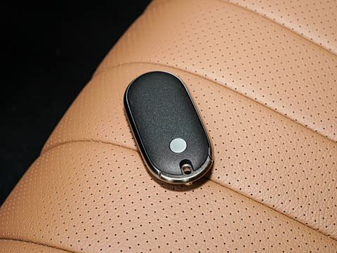 2026�� �Ŀ� E 300 L ʱ����