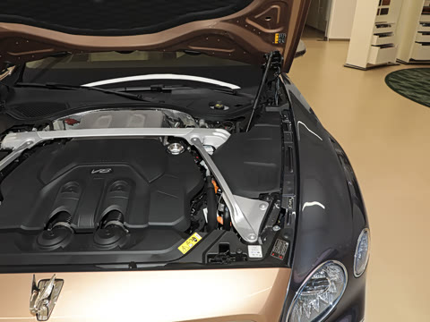 2026�� 4.0T V8 Mulliner