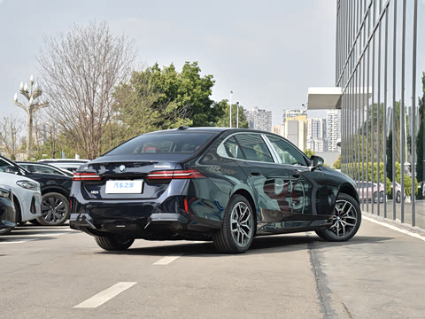 2026�� �Ŀ� eDrive 35L M�˶���װ