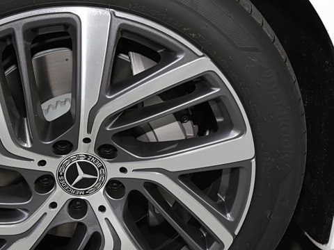 2025�� �Ŀ� E 300 L ʱ���˶���