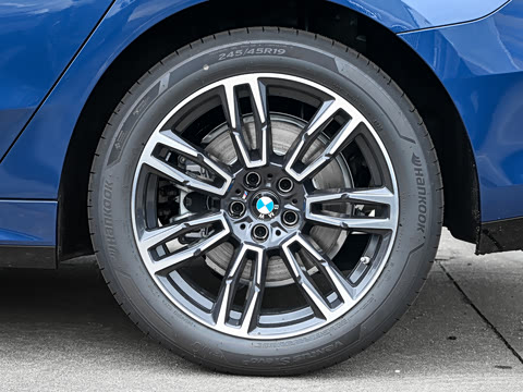 2026�� �Ŀ� 530Li ������ M�˶���װ