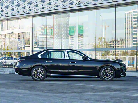 2026�� 735Li M�˶���װ