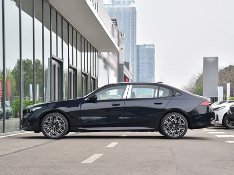 2026�� �Ŀ� 530Li ������ M�˶���װ