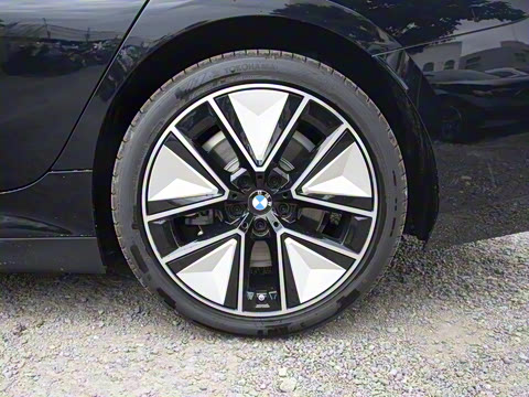 2026�� eDrive 40 L ��ҹ�˶���װ