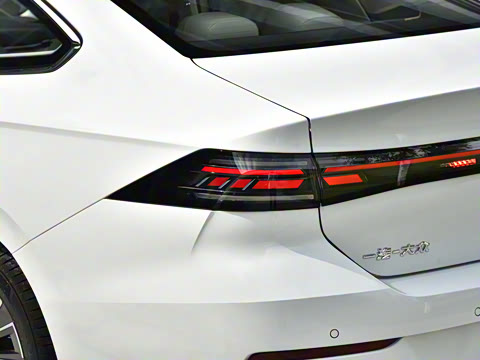 2026�� L 300TSI DSG ������