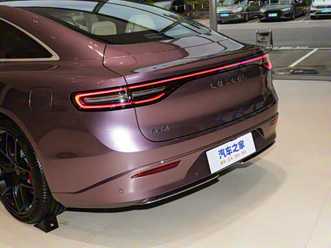 2025�� 703km Ultra�˶���