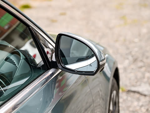 2026�� E 300 L ������