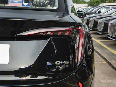 2025�� 610km PLUS