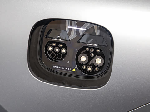 2025�� 705km Max