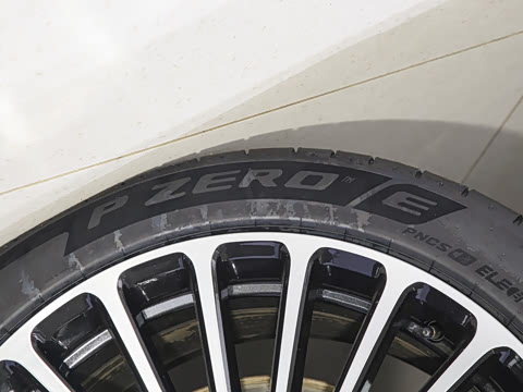 2025�� ���� Ultra�� 53.4kWh 6���� (896�߼����״