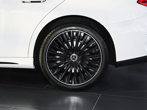 2026�� E 300 �������˶���