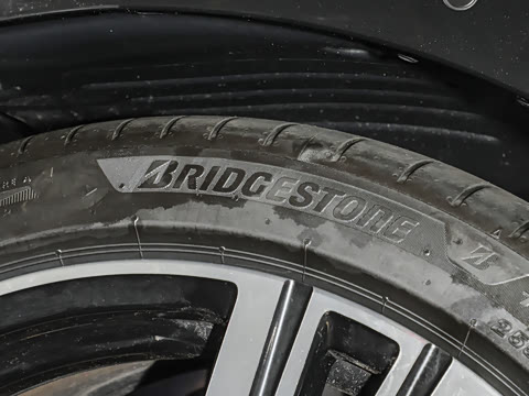 2026�� 740Li ������ M�˶���װ