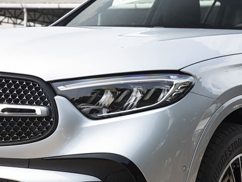 2025�� �Ŀ� GLC 260 L 4MATIC ������