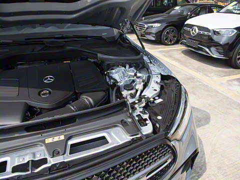 2025�� �Ŀ� GLC 260 L 4MATIC ������