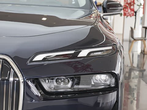 2026�� 735Li ������װ