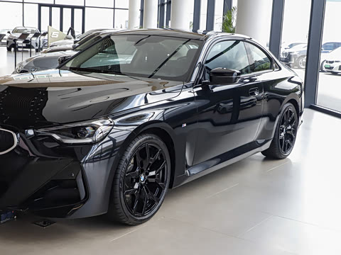 2026�� 225i M�˶���ҹ��װ