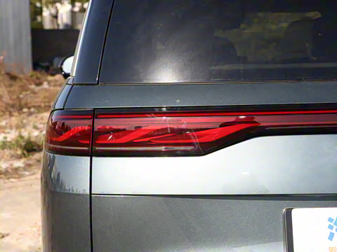 2026 DM-i 1.5T 218KM Խ