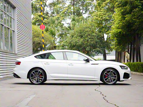 2025�� Sportback ��ذ� 40 TFSI quattro ����������
