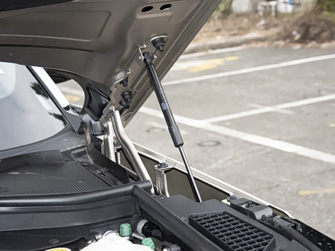 2026�� 3.0 L6 400PS SE�����