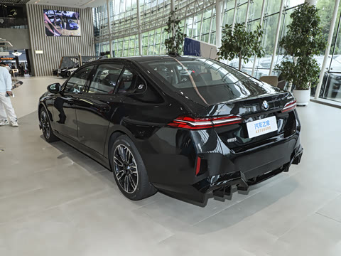 2026�� �Ŀ� 530Li xDrive M�˶���װ