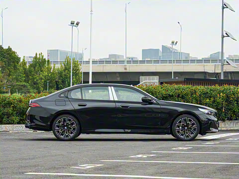 2026�� 530Li ������ M�˶���װ